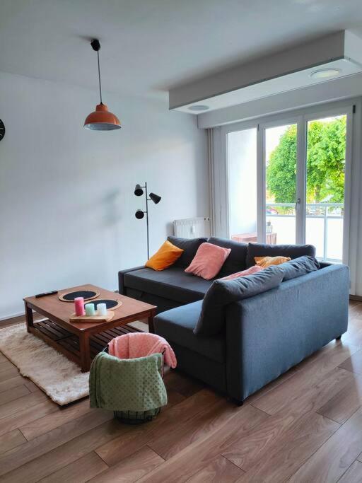 Chaleureux Appartement. Dinan Bagian luar foto