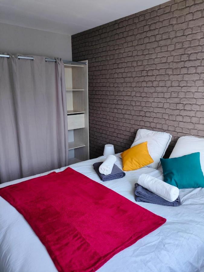 Chaleureux Appartement. Dinan Bagian luar foto